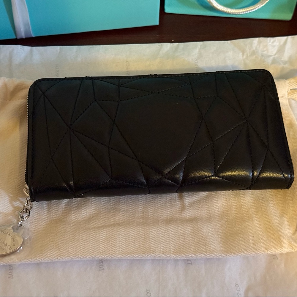 Tiffany & Co Return to Tiffany Black Zip Wallet